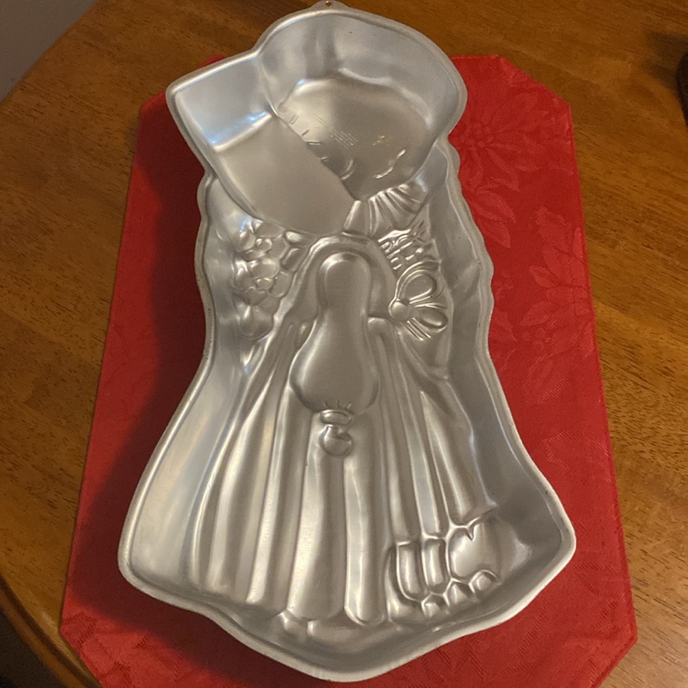 Holly Hobbie Silver Cake Pan/Mold - Picture 2 of 5